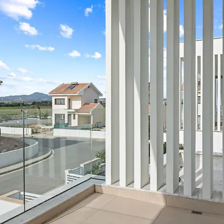 Serenity Waves 20 * Λάρνακα